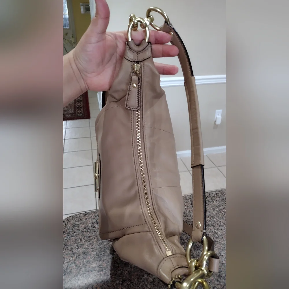 Coach Kristin Hobo soft  Leather Bag